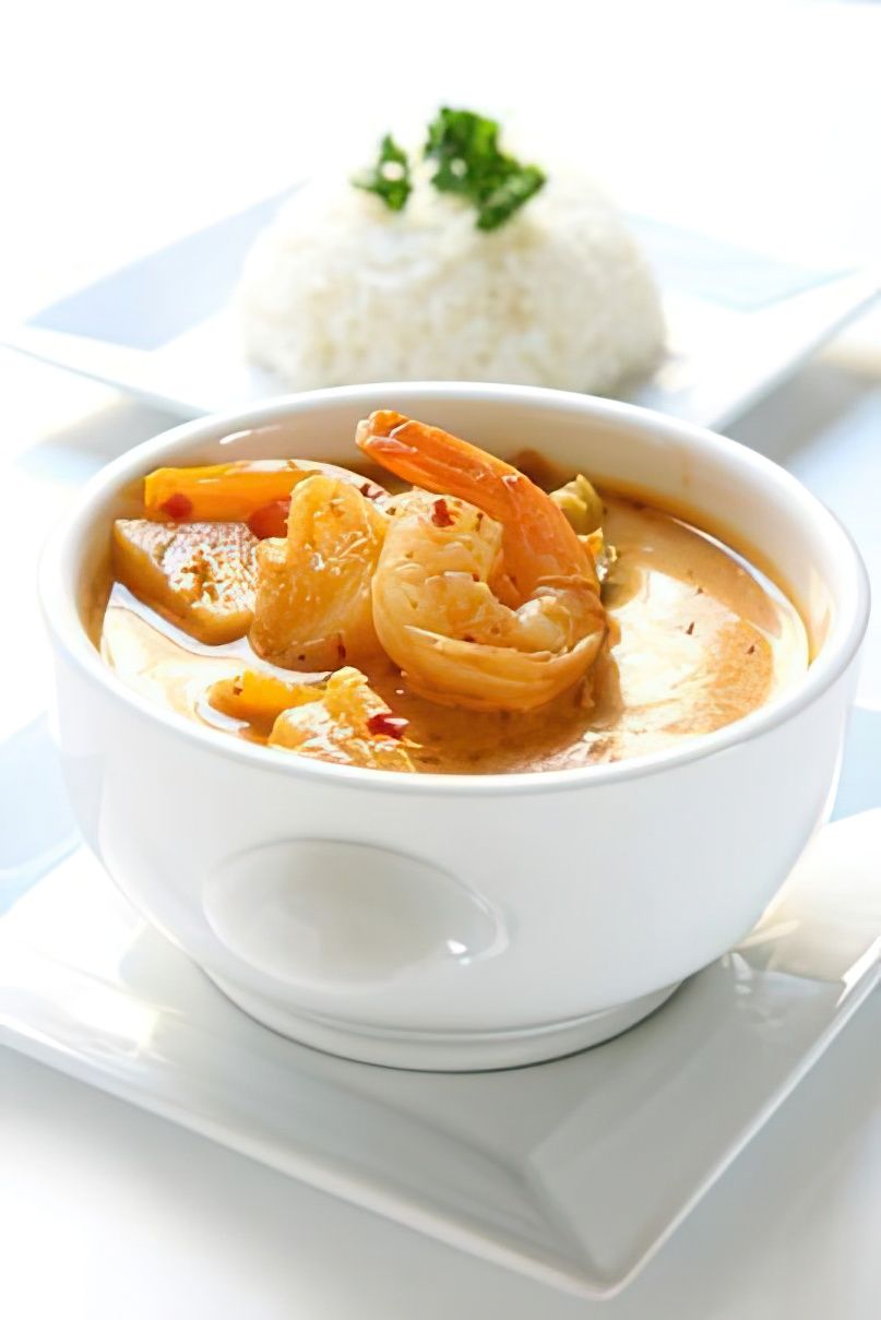 Crevettes au curry rouge