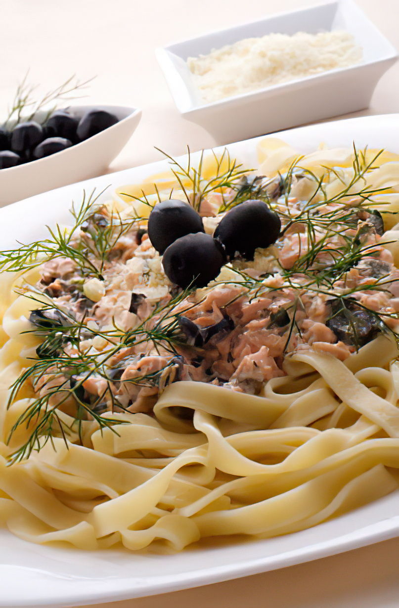 Tagliatelle au saumon et aux olives